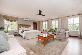 Отель Wild Olive Executive Suite  Йоханнесбург